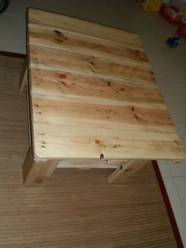 DIY Small Pallet Table