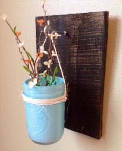 DIY Pallet Mason Jar Vase