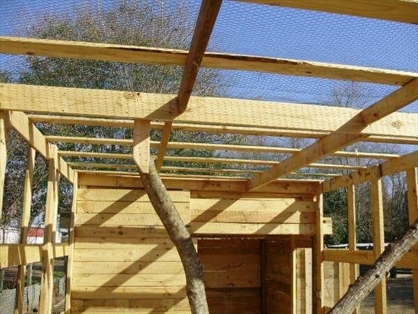 construction of pallet chicken coop