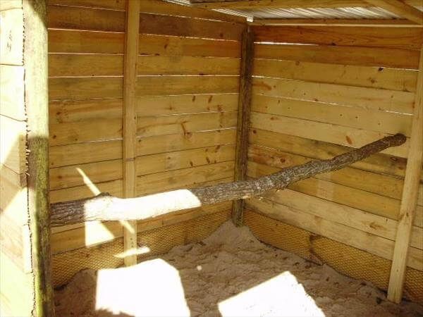 repurposed pallet chicken coop 