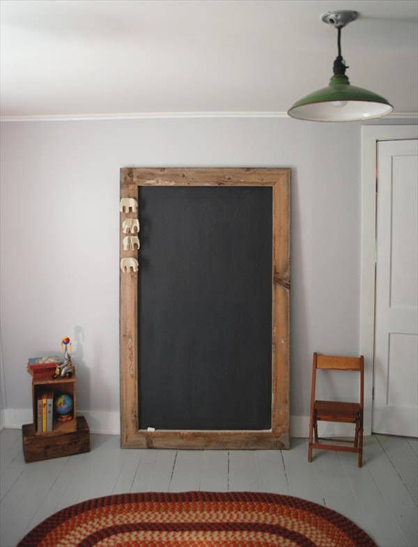 recycled pallet chalk board