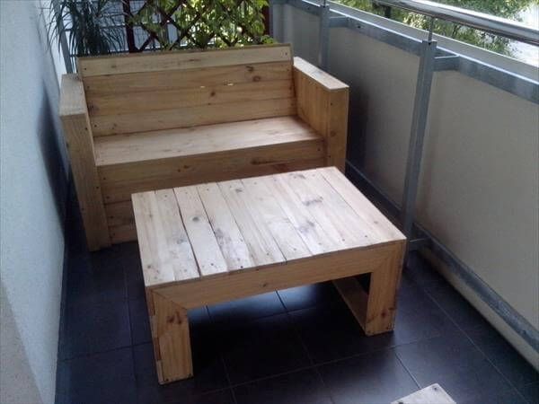 repurposed pallet sofa with table