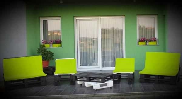 repurposed pallet patio furniture