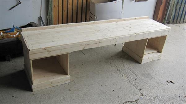 DIY Pallet Bench Design