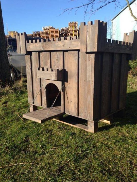 DIY Pallet Wood Dog House