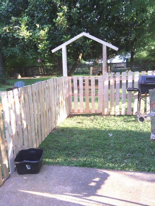 upcycled pallet fence