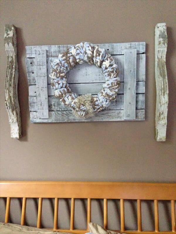 DIY Pallet and Corbels Wall Decor | 99 Pallets