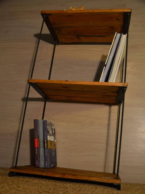 DIY Pallet Shelves - Recycled Bookshelves