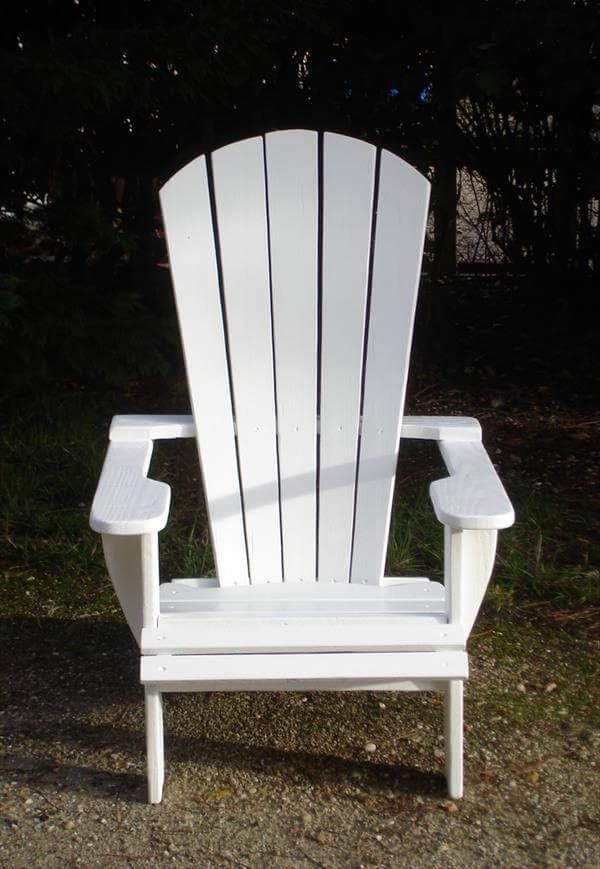 upcycled pallet adirondack chair