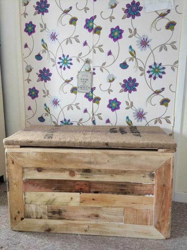 DIY Pallet Burlap Cushioned Ottoman