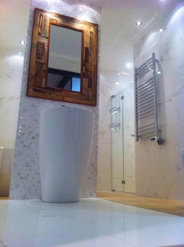 recycled pallet bathroom mirror