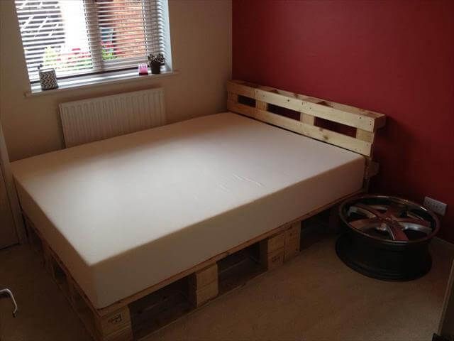 repurposed pallet cushioned bed