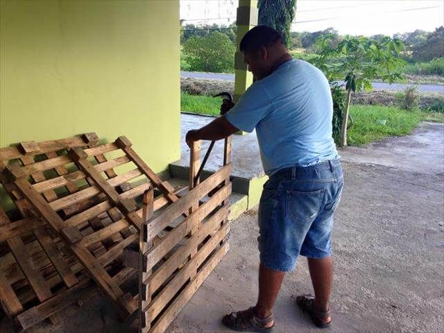 dismantling of pallets