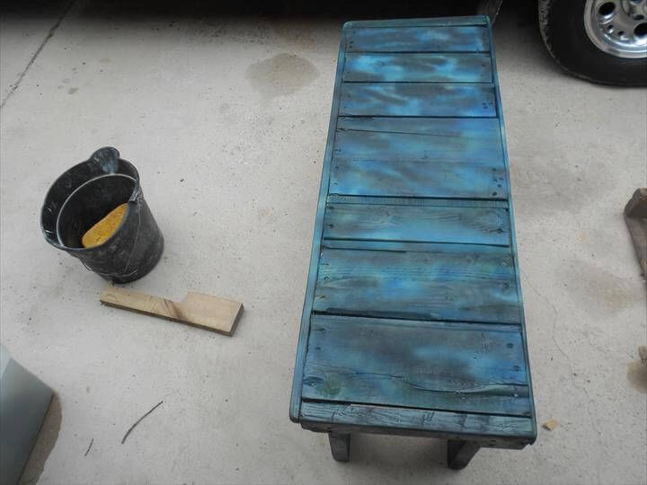 recycled pallet distressed bench
