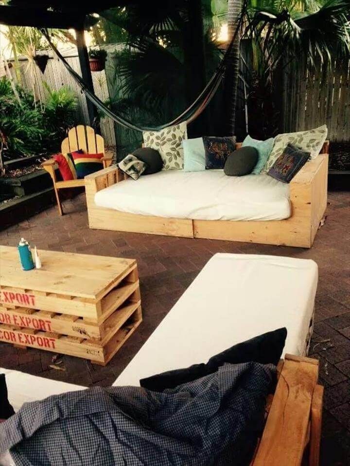 repurposed pallet outdoor sitting furniture