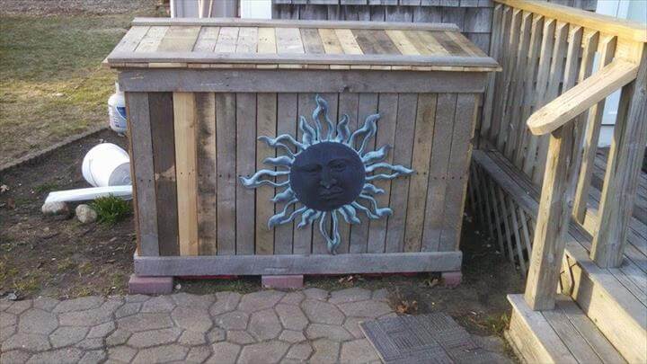 Pallet Trash Bin Holder: DIY