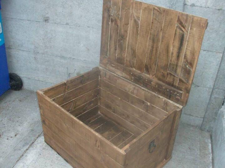 repurposed pallet chest