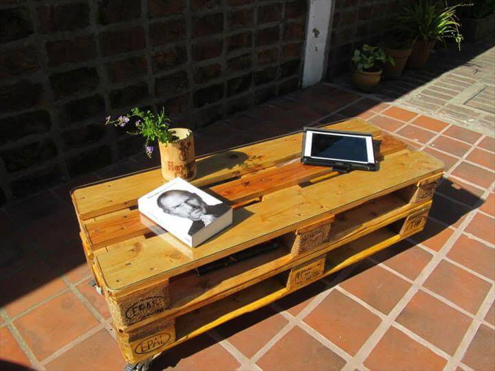 recycled pallet coffee with glass top