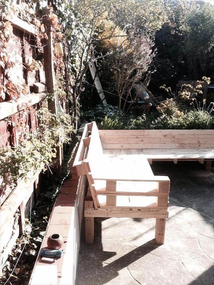 recycled pallet sectional bench
