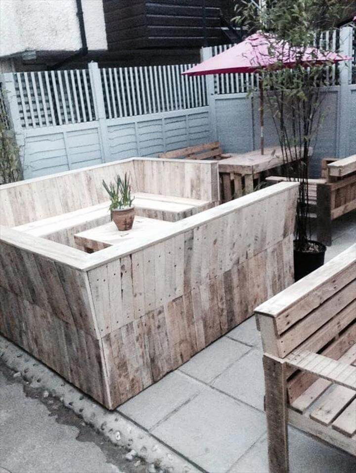 repurposed pallet sitting furniture set