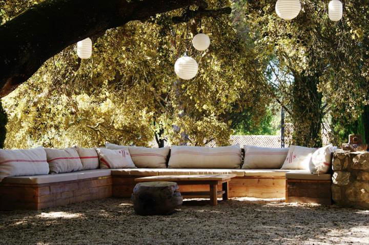 handmade wooden pallet lounge seats
