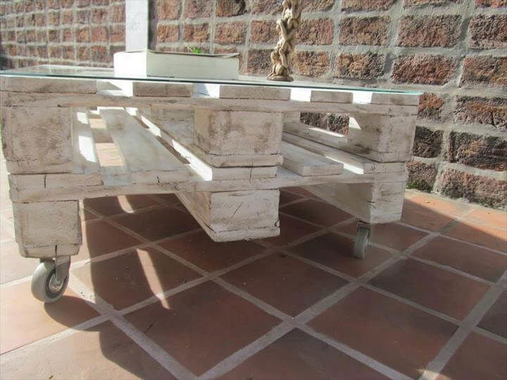 upcycled pallet wood coffee table