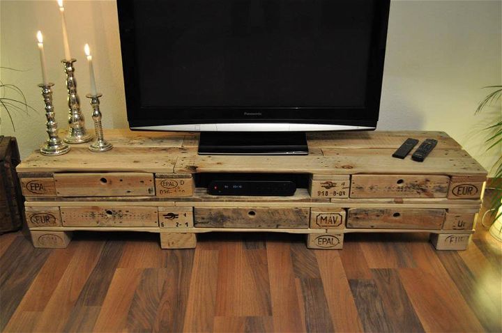 reclaimed pallet lowboard and TV stand