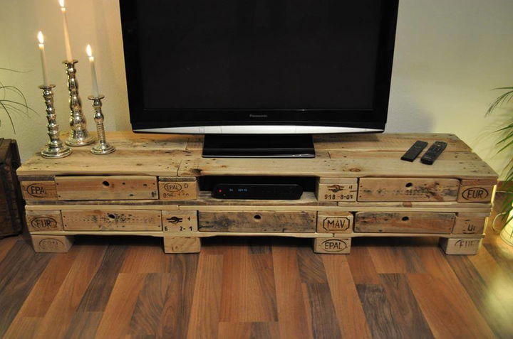 reclaimed pallet lowboard and TV stand