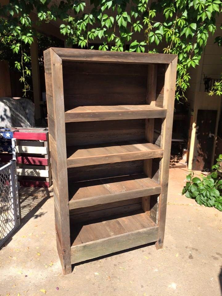 Diy Rustic Pallet Bookshelf Bookcase, How To Make Shelves Out Of A Pallet