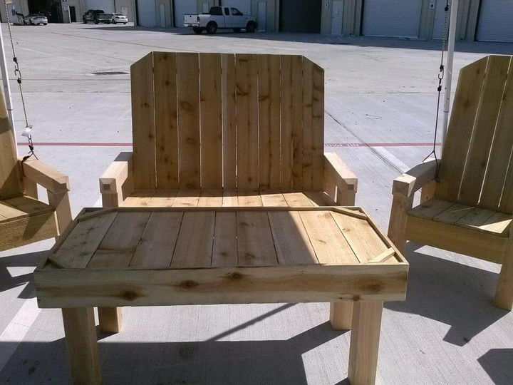 recycled pallet bench and coffee table