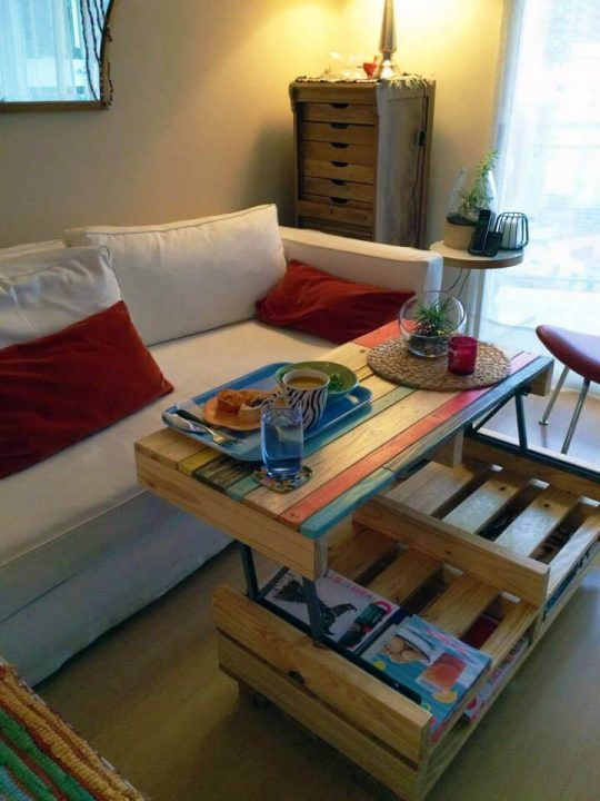 DIY Pallet Lift Top Table