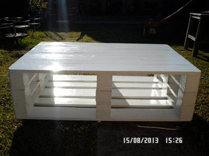 repurposed pallet coffee table