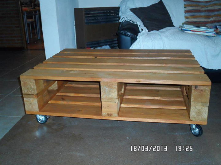 reclaimed pallet paito coffee table
