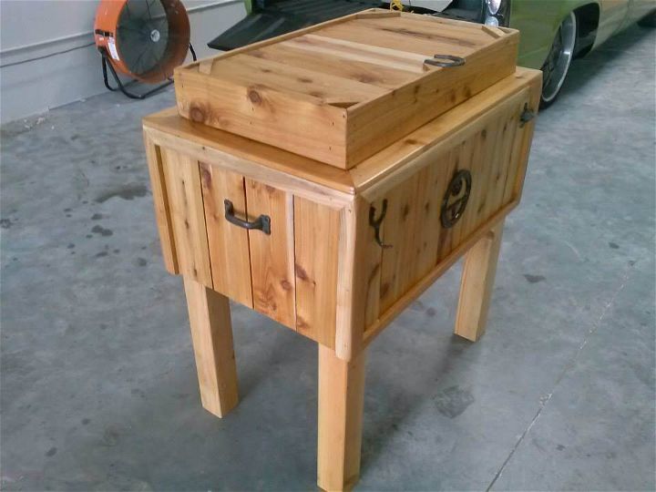 reclaimed pallet outdoor ice chest