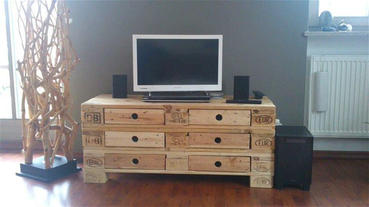 reclaimed pallet TV stand and dresser