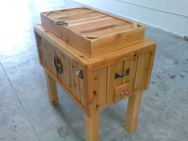 upcycled pallet outdoor cooler
