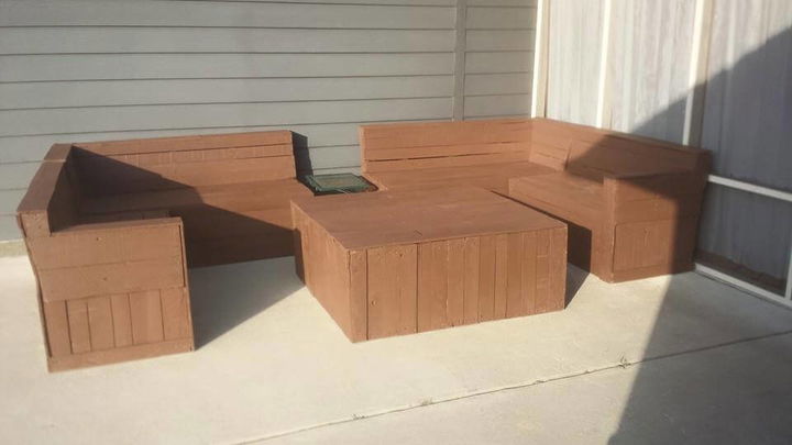wooden pallet patio set