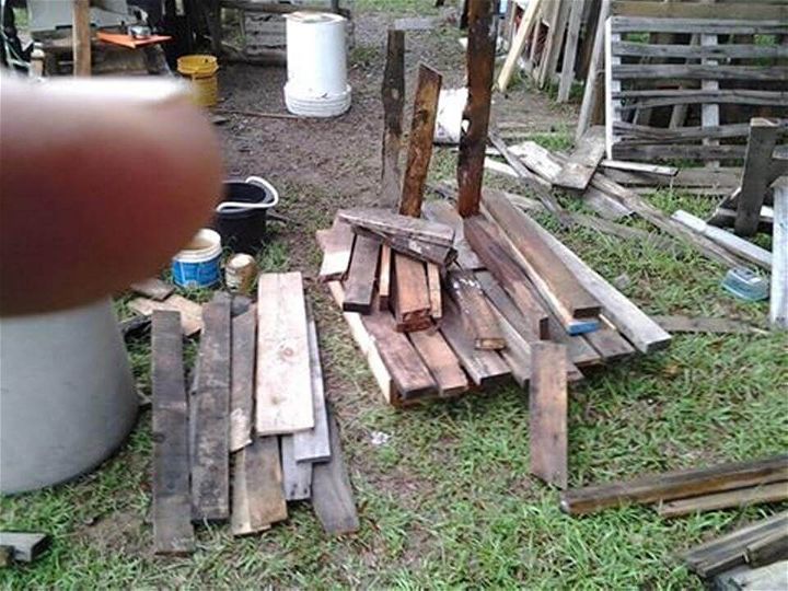 Reused pallet wooden scraps