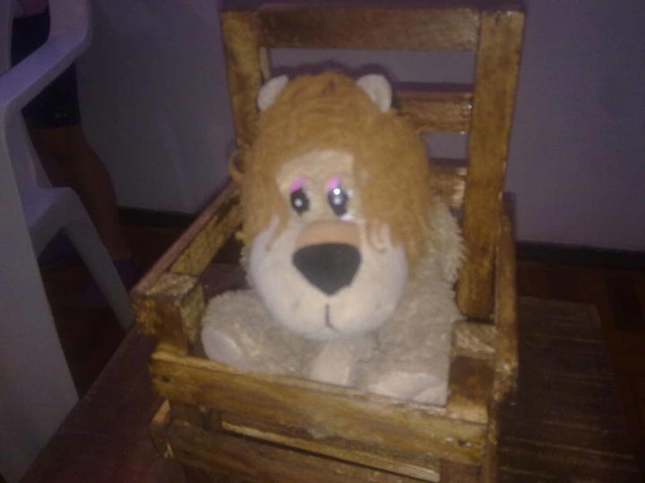 recycled pallet kids chair