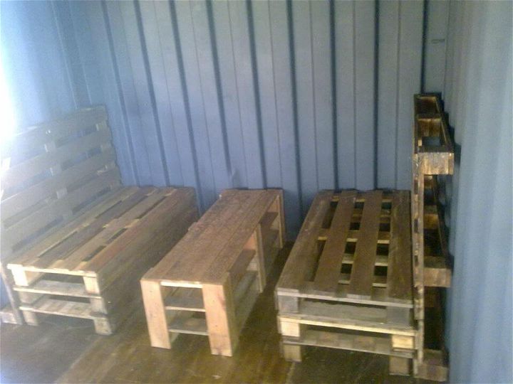 Wooden pallet sitting furniture set