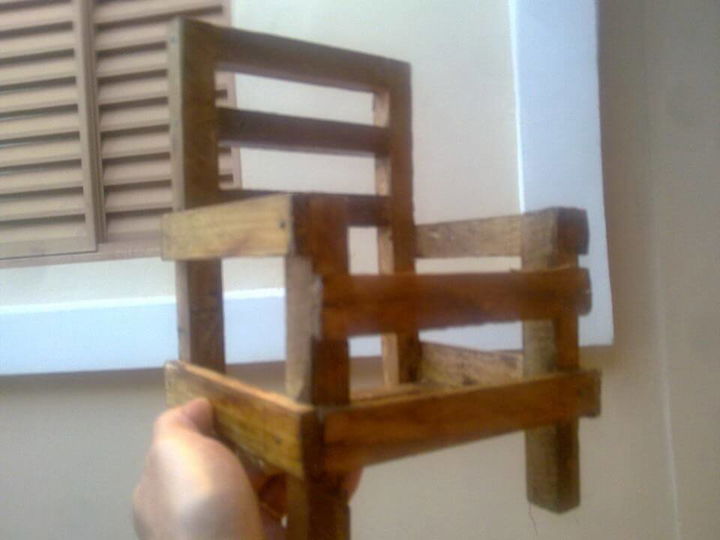 diy miniature pallet chair