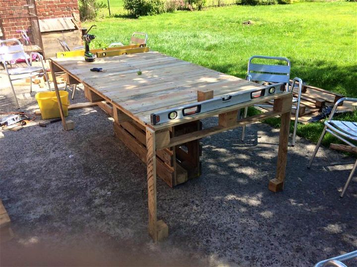 reclaimed pallet XL outdoor table