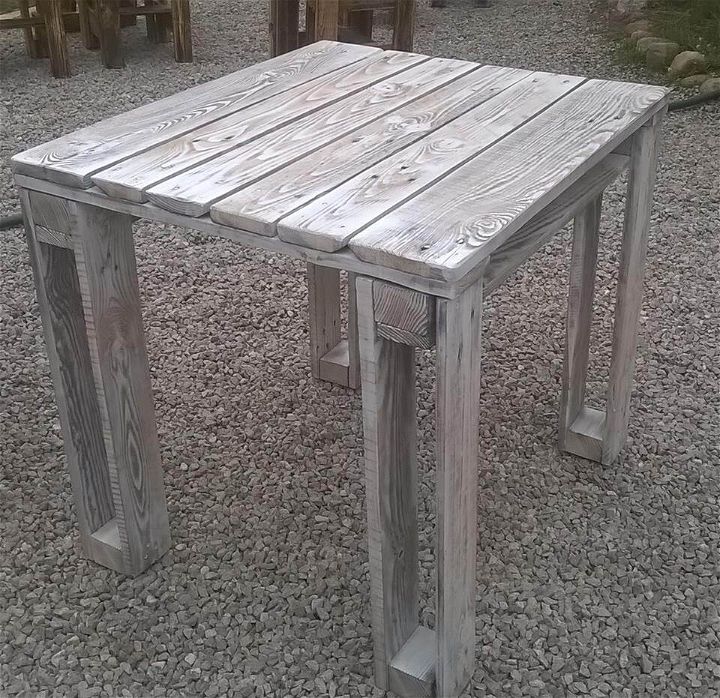 rustic pallet wooden table