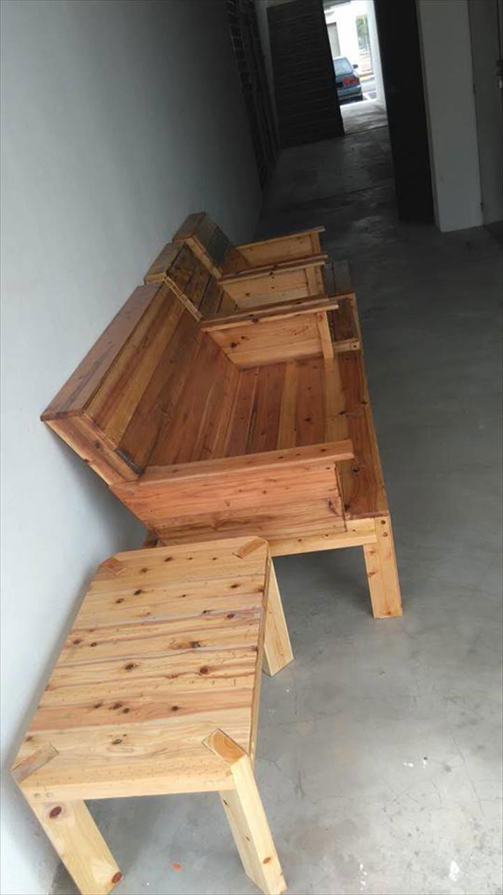 Reclaimed pallet complete sitting set for outdoor
