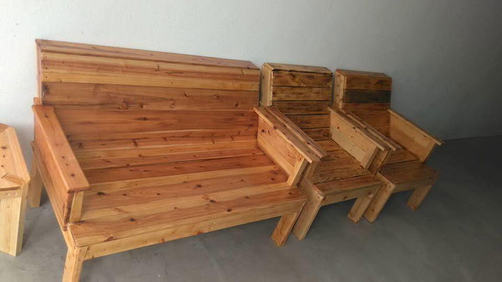 Repurposed pallet complete sitting set for outdoor