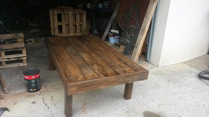 wooden pallet coffee table