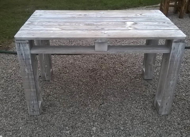 repurposed pallet wooden table