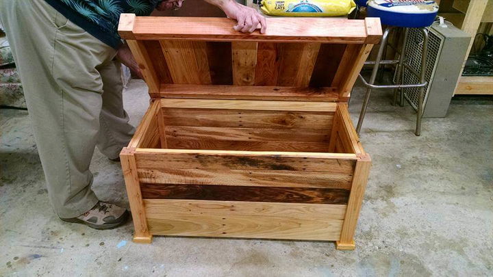 wooden pallet chest and coffee table