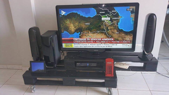 wooden pallet TV cabinet