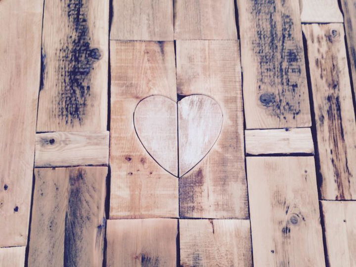 diy wooden pallet coffee table with accent heart inlay